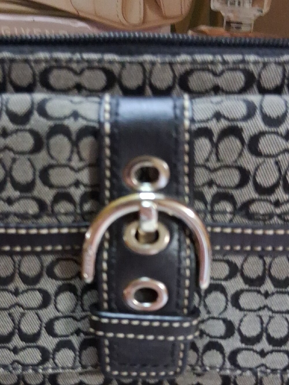 Coach SOHO Buckle Wristlet Like New - Picture 9 of 9